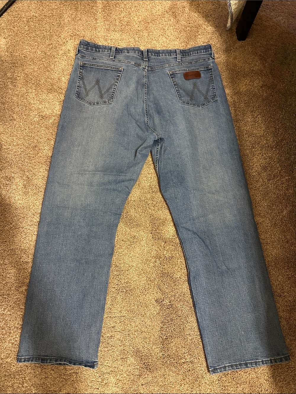 Wrangler Men's Light Blue Relaxed Fit Jeans - Picture 2 of 3